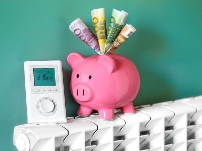 tirelire cochon sur radiateur