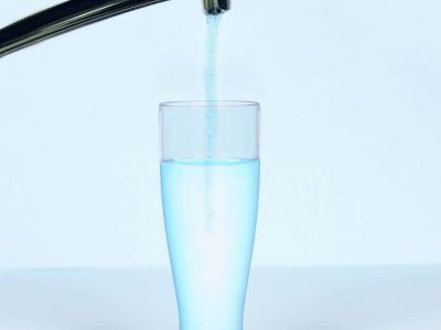 Recycler c’est bien, boire l’eau du robinet c’est encore mieux !  Réduisons les déchets plastique