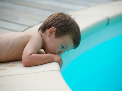 enfant piscine