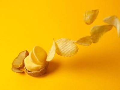 pomme de terre qui se transforme en chips