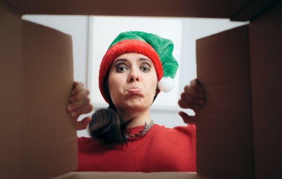 Retard de livraison, colis endommagé… Que faire si le Père Noël ne respecte pas son contrat ?