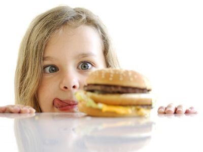 Enquête - Menus enfants dans les fast-foods  : trop de calories et peu d’information nutritionnelle